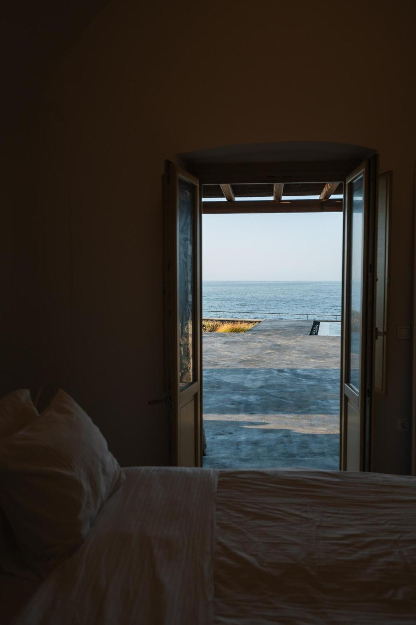 Colombos Beachfront Foinikiá Habitación foto